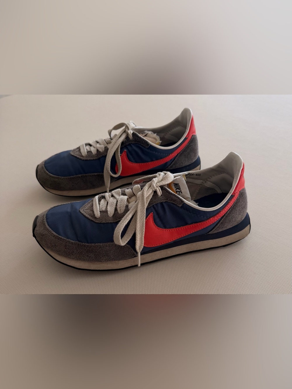 Nike Men's Navy and Red Retro Runner Sneakers